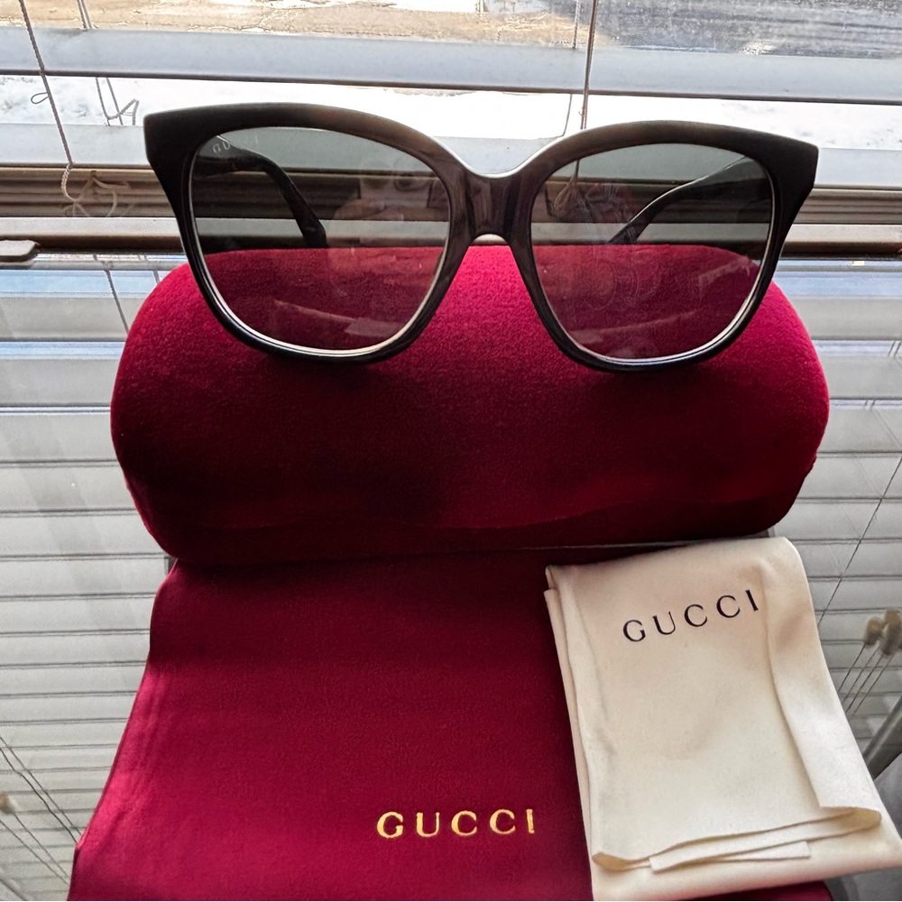 GUCCI Sunglasses - Picture 2 of 11